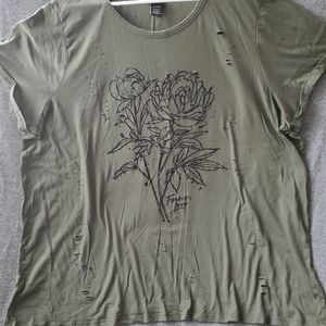 TORRID 4 green t-shirt with flowers